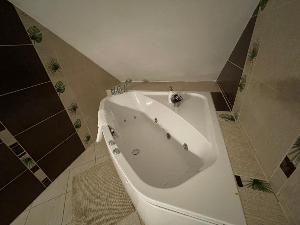 Hotel Tyrol I Restauracja Zycie Gruzji Osielsko 외부 사진