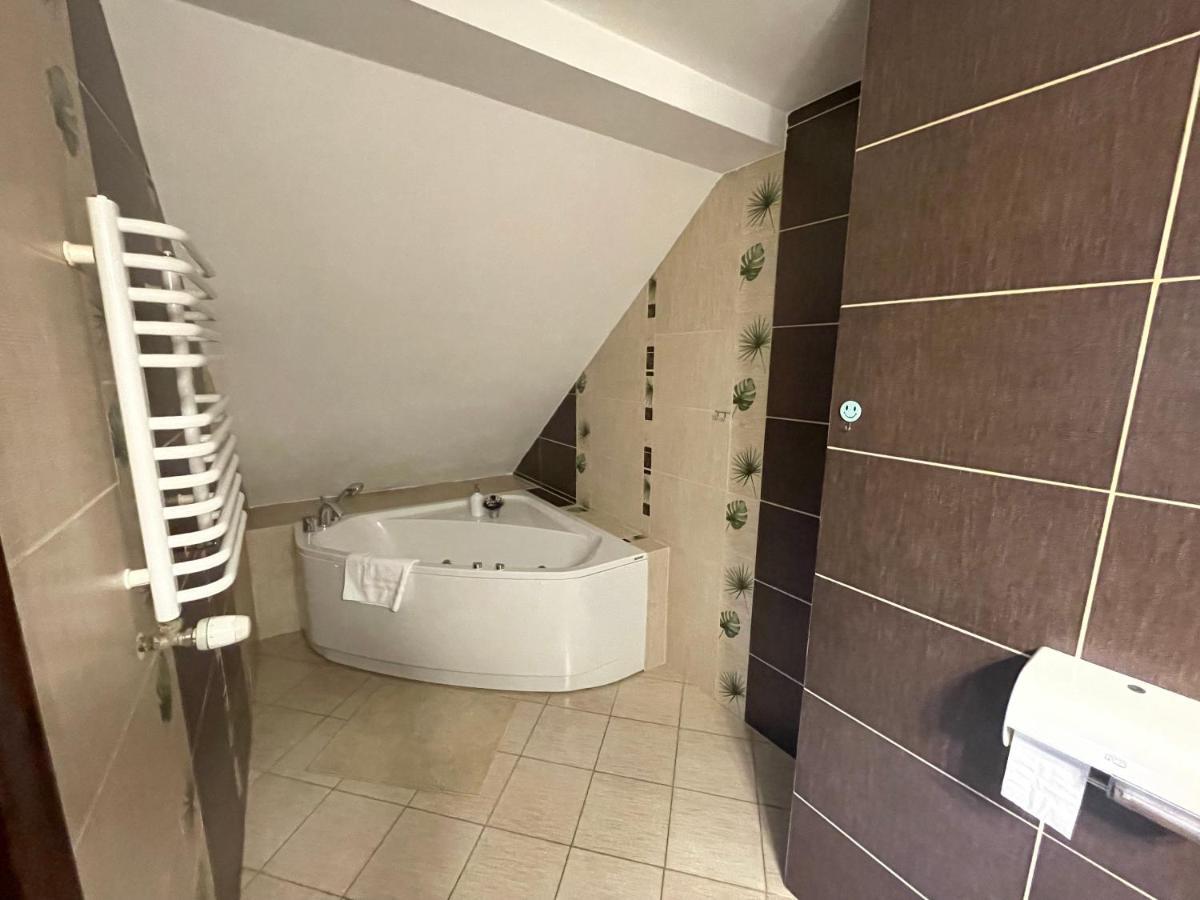Hotel Tyrol I Restauracja Zycie Gruzji Osielsko 외부 사진